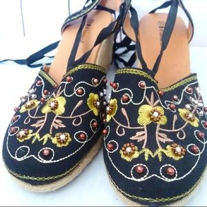 NWOT. NO BOUNDARIES EMBELLISHED ESPADRILLES.
